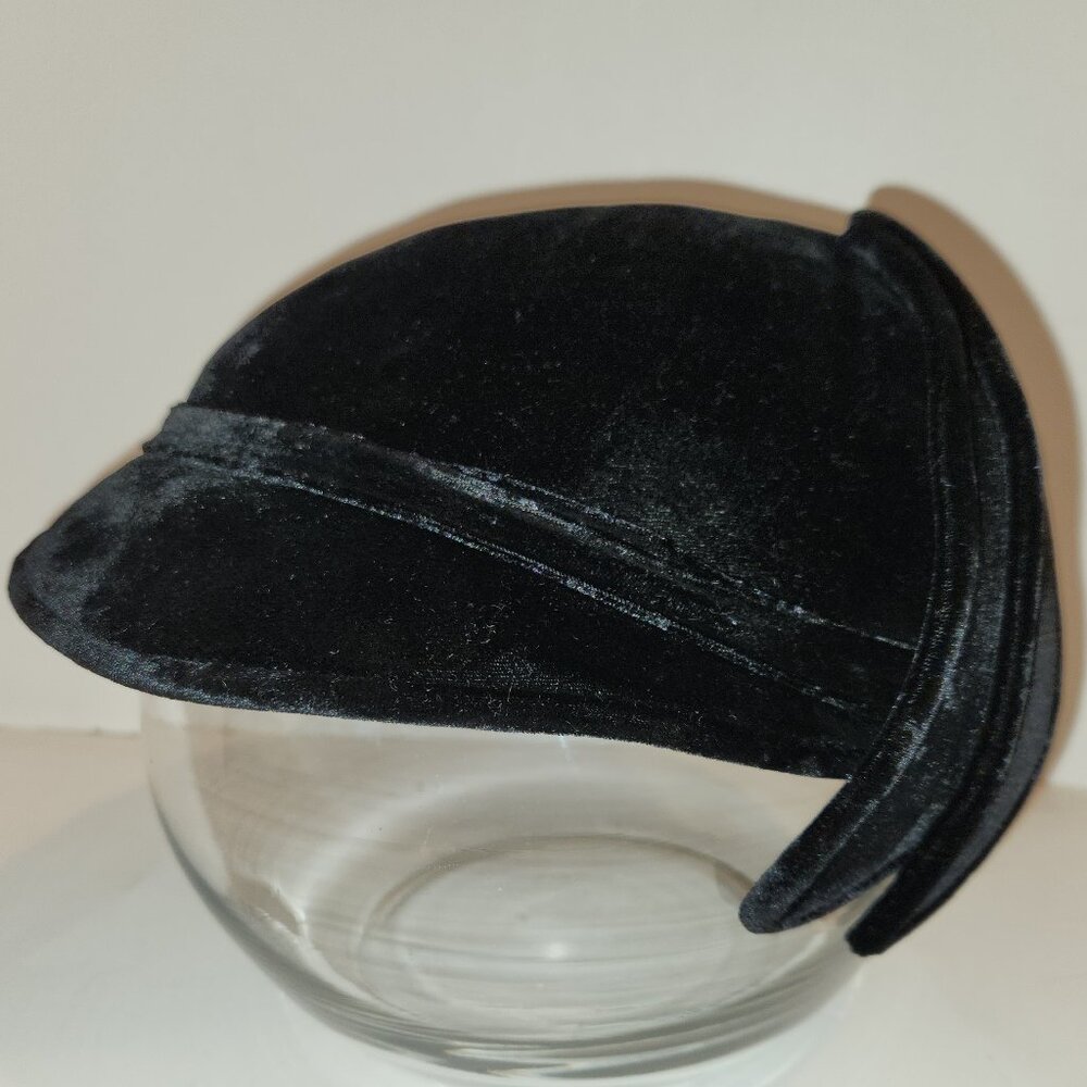 Vintage Black Velvet Hat *READ*